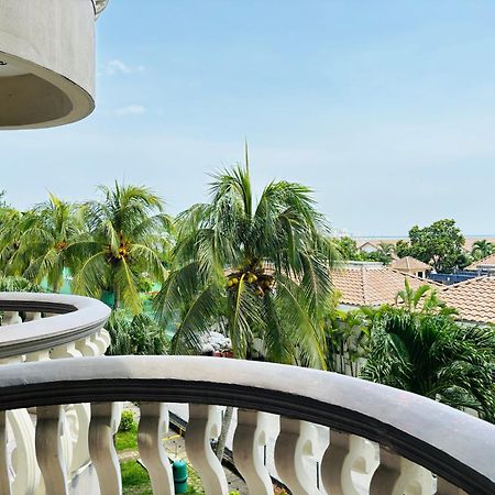 Glory Beach Resort Own Порт-Диксон Экстерьер фото