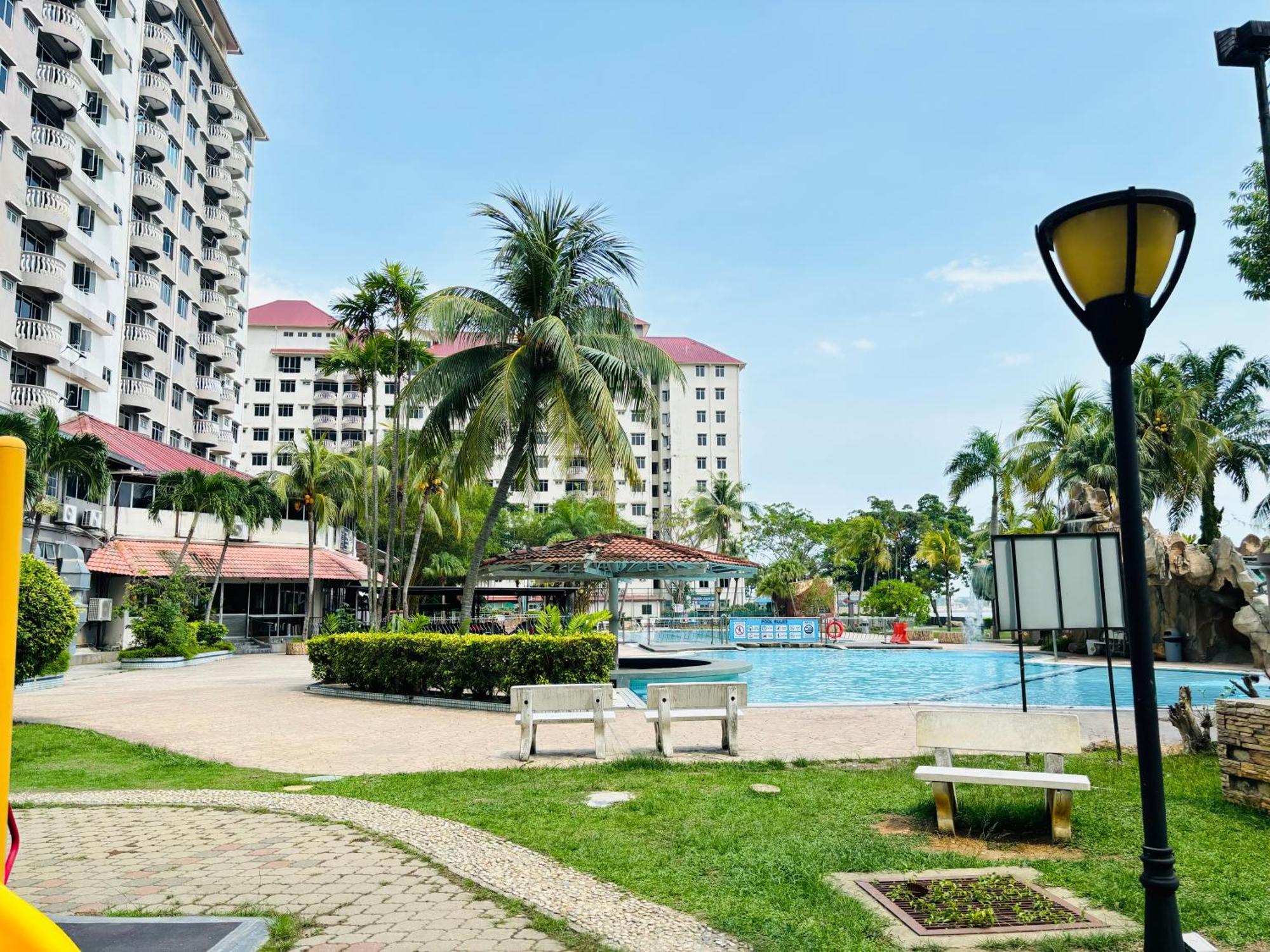 Glory Beach Resort Own Порт-Диксон Экстерьер фото