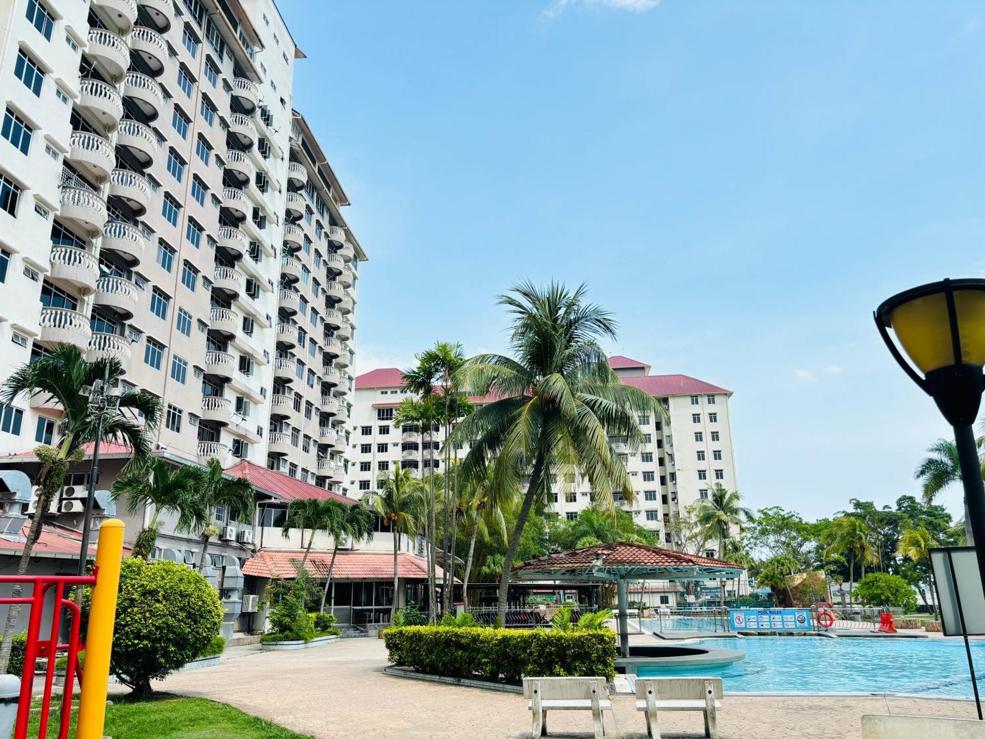 Glory Beach Resort Own Порт-Диксон Экстерьер фото