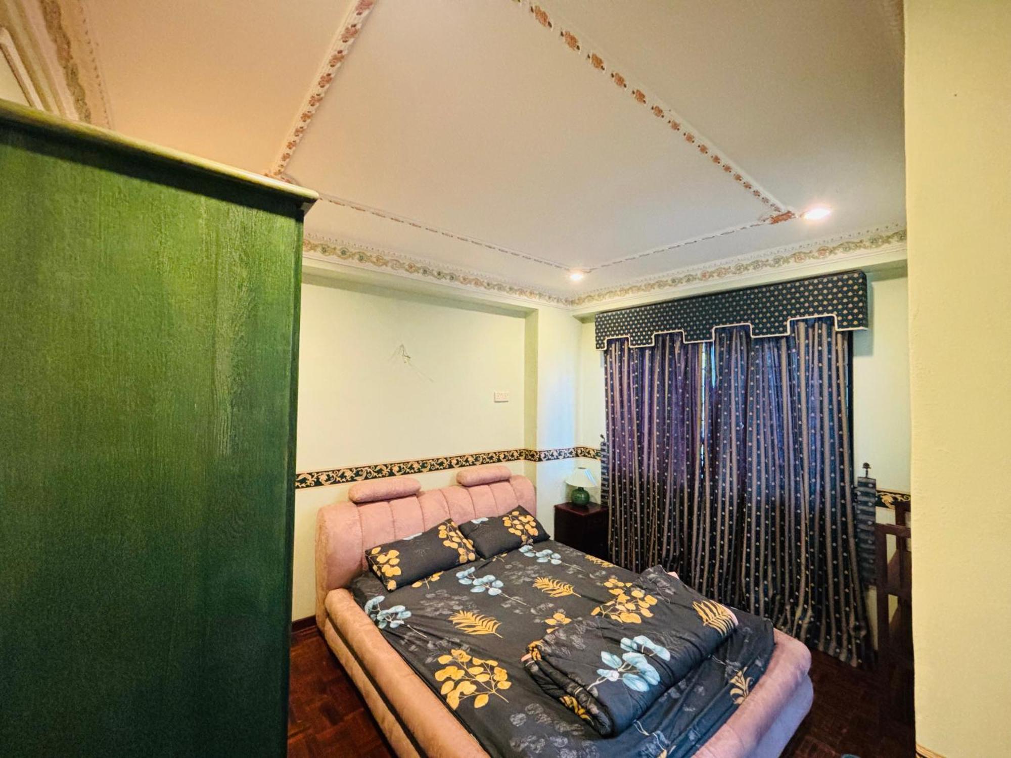 Glory Beach Resort Own Порт-Диксон Экстерьер фото
