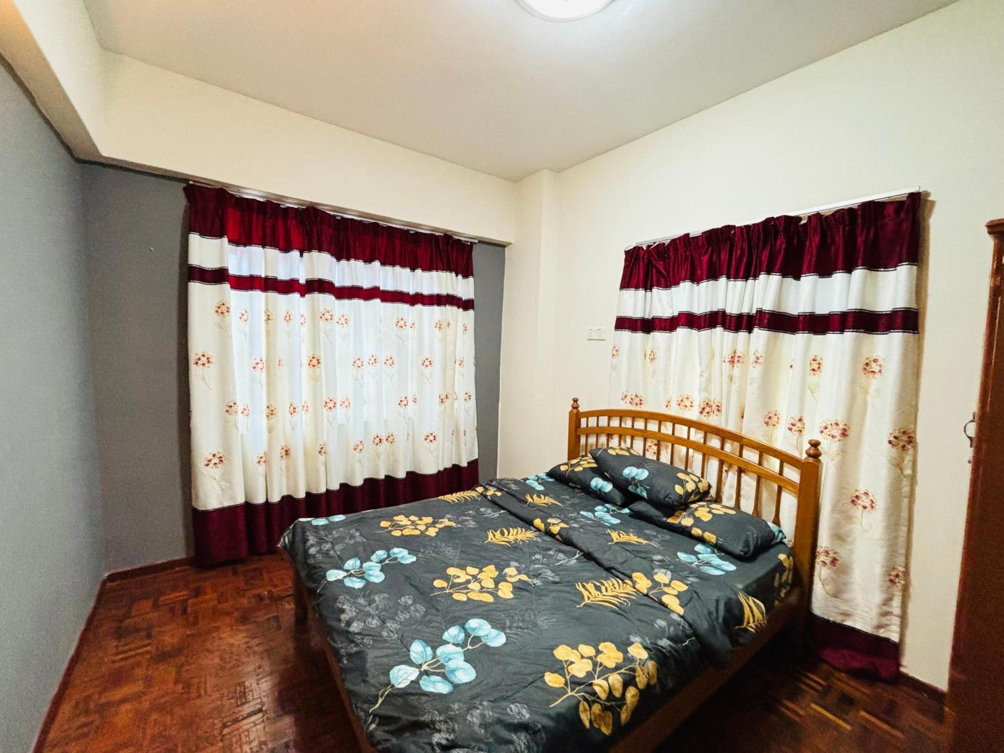 Glory Beach Resort Own Порт-Диксон Экстерьер фото